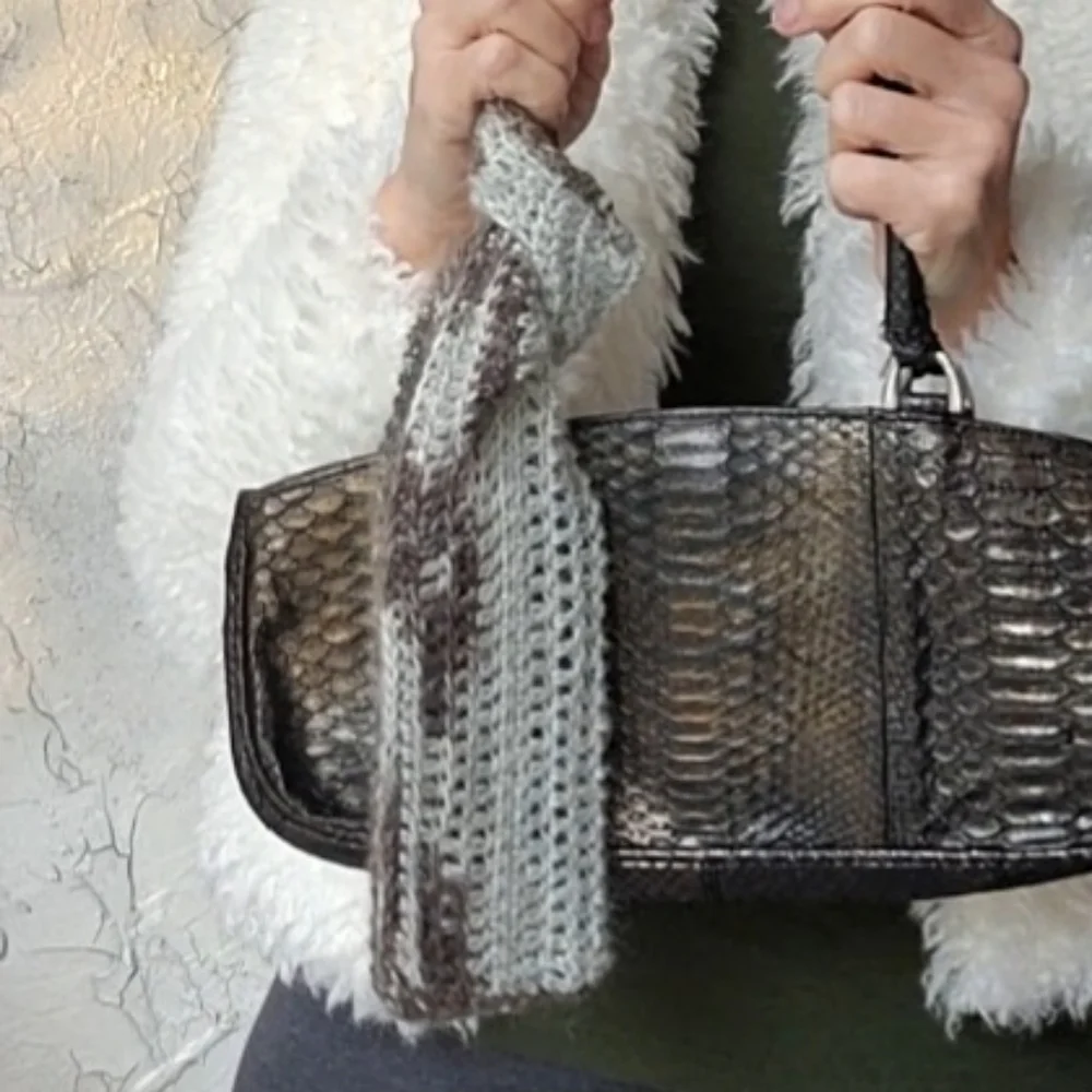 Smartphone Accessory Crochet Alpaca Sweater Pouch Bag iPhone Minimalist Tech